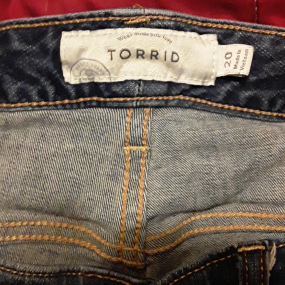 Barely worn denim shorts - Picture 2 of 4